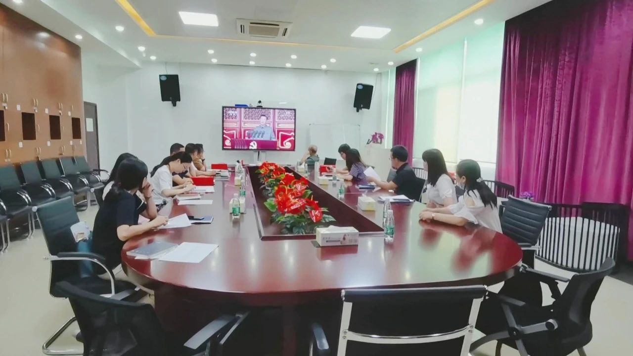 02-ag平台网站化学党支部党员干部观看庆祝大会